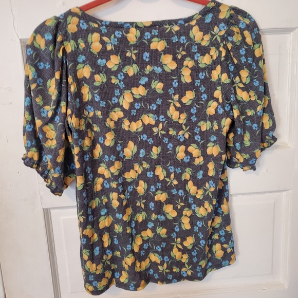 Lauren Conrad lemon print peasant shirt size XS, great condition - Picture 7 of 7